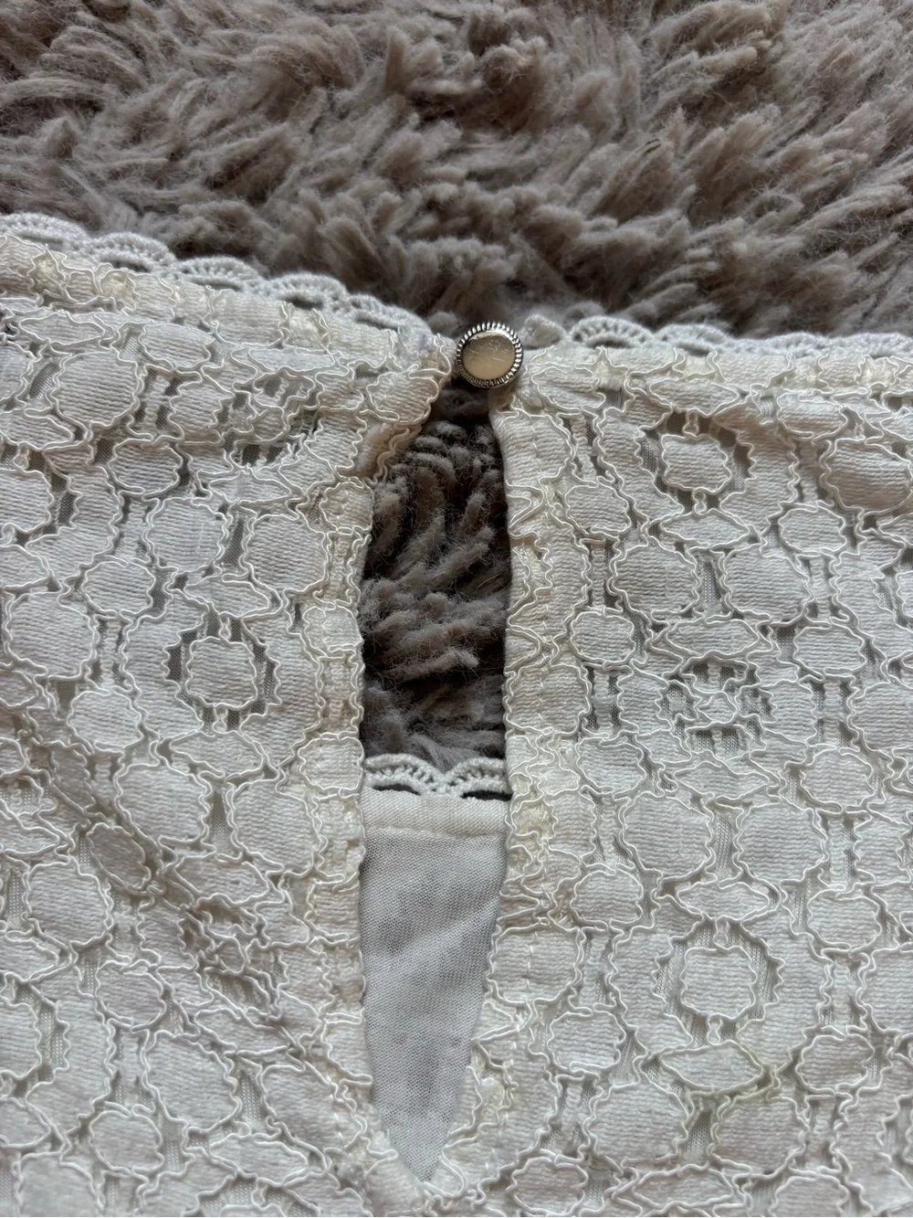 Banana Republic Off white lace Blouse with Bell Sleeve size Medium